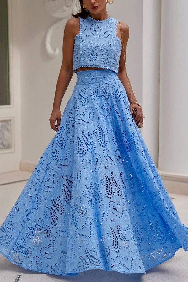 Ensemble deux pièces avec broderies et jupe longue taille haute avec poches